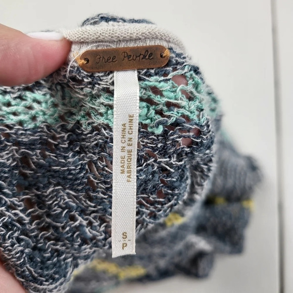 Free People Life's A Beach Open Knit Split Back Long Sleeve Top Sz Small - Picture 3 of 15